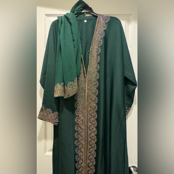Like new Kaftan with matching Hijab head wrap - Picture 2 of 7